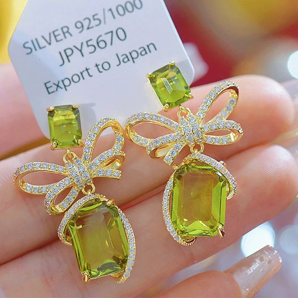 Fashion délicate Cystal Green Metal Cube Stone Bow Knot Couples de boucles d'oreilles Boucles d'oreilles en gros Femmes 2023 240408