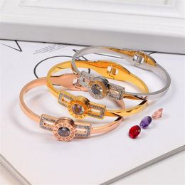 Модный дизайн, 3 цвета, женские браслеты, римские цифры, трехмерный цветной камень CZ, сменный бриллиант, полый титановый стальной бюстгальтер344a