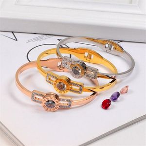 Design de mode 3 couleurs femmes bracelets chiffres romains en trois dimensions couleur CZ pierre changement diamant évidé titane acier Bra272I