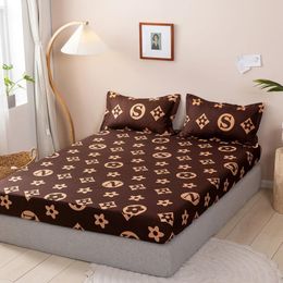 Design de mode Drap de lit Tendance Ménage Matelas Protecteur Couverture anti-poussière Couvre-lit antidérapant avec taie d'oreiller Literie Top F0087 210319 Meilleure qualité