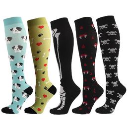 Calcetines deportivos elásticos de diseño a la moda, calcetines de compresión para correr, ciclismo, enfermera, fútbol, calcetines altos de compresión