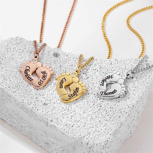 Colliers pendentif design de mode vente chaude en acier inoxydable sculpté au laser nom de bébé pendentif avec accessoires de pied incrustés de diamants personnalisés