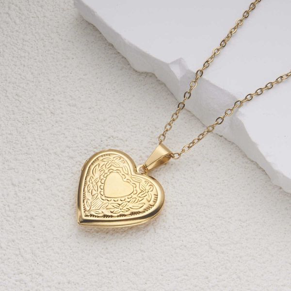 Diseño de moda Collares pendientes Joyería vendedora caliente Acero inoxidable Plata Oro Mujeres que se pueden abrir Patrón en forma de corazón Marco de fotos Collar de caja de fotos