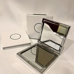 Fashion design pu draagbare kleine spiegel opvouwbare brief afdrukken hoogwaardige make-up spiegel klassieke modellen