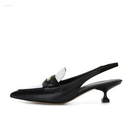Sandales de design de mode pour femmes Summer Pointed Kitten Talon Zapatos Slip-on Sandias Sandias Femme Eleg 9A7
