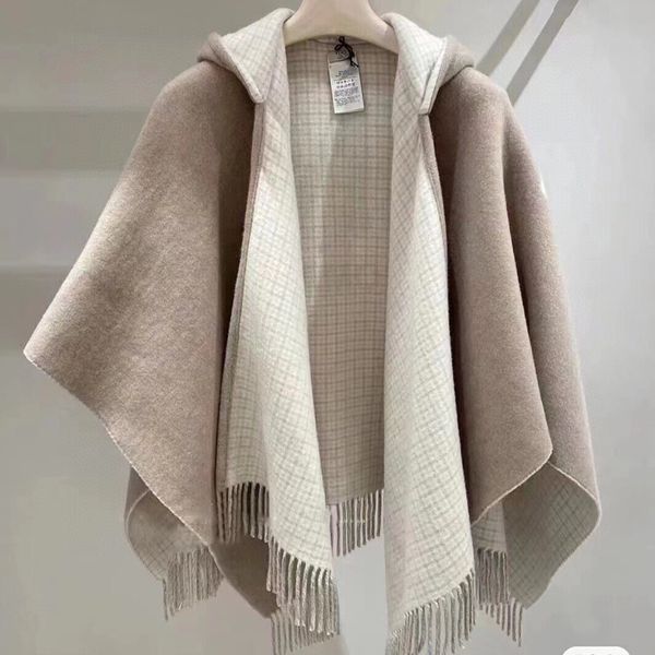 Design de mode Châles Cape d'extérieur réversible avec cape chapeau cachemire et laine d'un côté marron de l'autre gris foncé frangé avec frange Taille 140x160c cape écharpe