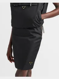 Diseño de Moda, faldas negras para mujer, patrón triangular, cintura alta, Color sólido, falda elegante con cremallera que combina con todo