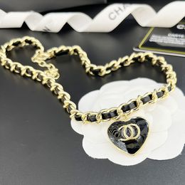 Créateur de mode plaqué or 18 carats chaîne pendentif colliers marque de luxe double lettre géométrique noir pêche coeur pull chaînes hommes femmes collier bijoux