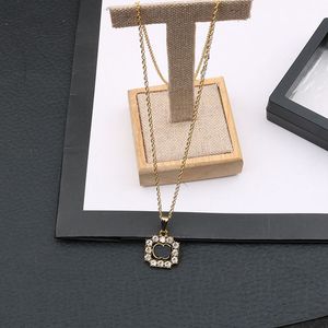 Créateur de mode plaqué or 18 carats homme femme pendentif colliers alliage matériel marque lettre liens chaînes cristal strass collier bijoux cadeau