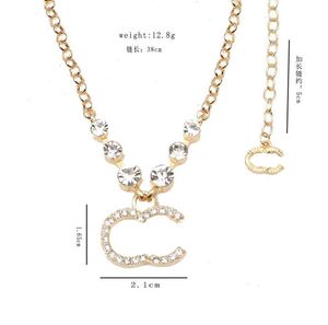 Créateur de mode plaqué or 18 carats homme femme pendentif colliers alliage matériel marque lettre liens chaînes cristal strass collier de perles bijoux cadeau