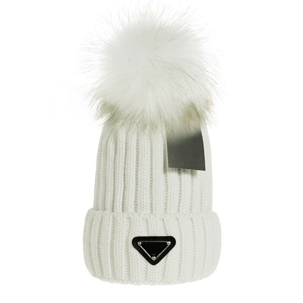 Créateur de mode 2023 automne et hiver nouveau chapeau de laine tricoté chapeau tricoté de luxe site officiel version 1: 1 bonnet artisanal 7 couleurs hommes femmes