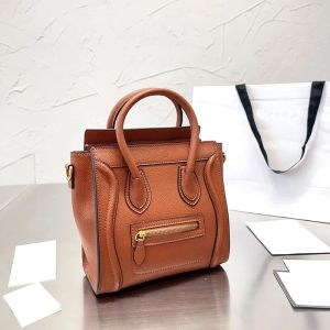 Sac de créateur de mode Calfskin est drôle et mignon, sel et sucré, C avec un sac souriant à bandoulière sur les deux côtés