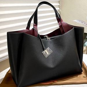 Sac de créateur de mode Coue de vache en cuir doux et délicat style de couleur pop généreux avec un large bandoulière beau tempérament frais taille 40x29 sac fourre-tout