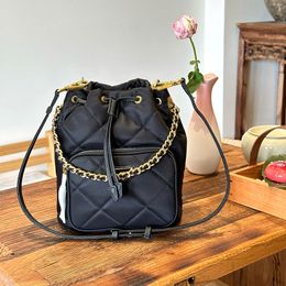 Sac de créateur de mode Fashion Exquise Luxe Luxury Mini Black Gold Back Back Back Black Gold Small Chain avec une variété de modélisation en nylon Tissu en nylon