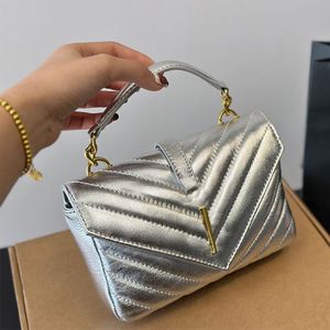 Bolso de diseñador de moda Bolso cruzado con solapa Bolso de hombro para mujer Bolso de cuero de vaca Bolso de mano Hardware dorado de alta calidad Bolsas de asas Hilo Hebilla magnética Monedero Astilla