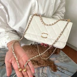 Sac de créateur de mode La double chaîne de perles en or est conçue avec une longueur de réglage libre en cuir glissant de 19 x 12 cm.