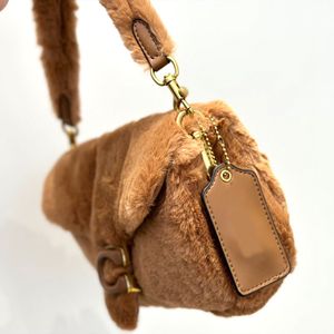 Fashion Designer-tas De nieuwe donzige, zachte sfeer is gevuld met een warme 25 cm grote okseltas. Hand-held crossbody tas