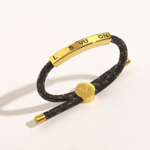 Créateur de mode bracelet Femmes eités populaires classiques viutonités haut de gamme bijoux marque en cuir 18 bracelet de lettre d'amour en or zg1288