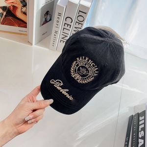 Diseñador de moda Gorra de béisbol Pareja Otoño Invierno Cálido Algodón Letras casquette Diseñador Diseñadores Sombrero de cubo para hombre Sombreros de lujo Gorra de béisbol para mujer Casquette Bonn