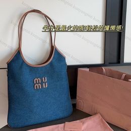 Diseñador de moda Bolsas de playa Bolsas de mezclilla de mezclilla de mezclilla Fashion Fashion Fashion Fashion Bold Bag Femen's Solid Color Handbag 33*30cm