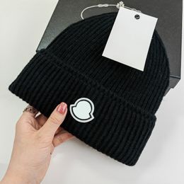 Bonnet de styliste d'hiver tricoté MONCLR pour hommes et femmes, casquette italienne à la mode, chapeau chaud, mode pour hommes, casquette en laine extensible, chapeaux pour hommes et femmes