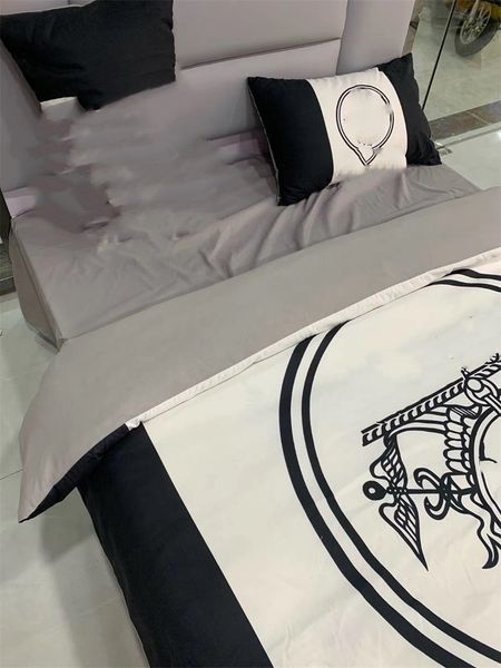 Ensemble de literie de créateur de mode imprimé drap de lit mode couette taies d'oreiller confortables ensembles HT626 célèbre marque