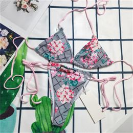 Diseñadora de moda bikinis mujer bikini de dos piezas con cartas trajes