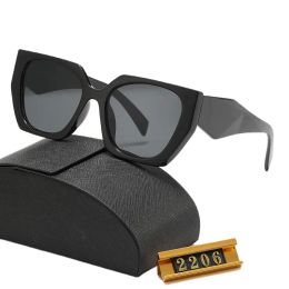 Mode-ontwerper zwarte zonnebril merk zonnebril voor man vrouwgoggle strand luxe brillen hoge kwaliteit fabrieksbrillen adumbral paar brillen