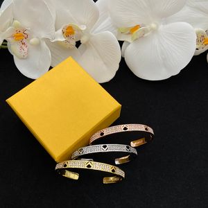 Bracelet de créateur de mode pour hommes Femmes Full Diamond Letters Bracelets Silver Rose Gold Bangles Bracelet d'amour de mariage Bijoux avec boîte