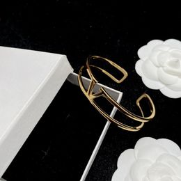 Bracelet de créateur de mode pour hommes femmes lettres d'or complètes V Bracelets cadeaux femmes luxe amour Bracelets bijoux CHD23082523 capsmens
