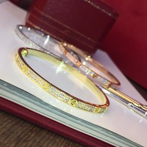 Modeontwerper armband voor vrouw mannen 18K gouden koppel armband roestvrij staal dubbele rij diamant luxe sieraden verborgen inlegproces nooit vervagen resistent armband