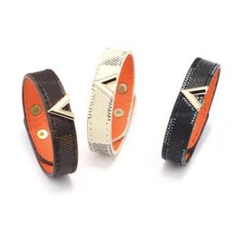 Bracelet de créateur de mode Bracelet en cuir pour femme bracelet bouton de manchette chaîne lettre de créateur bracelet cadeau de mariage en acier inoxydable plaqué or 18 carats