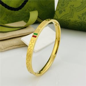 Bracelet de créateur pour les femmes adore des créateurs bijoux or plaques verts rouges en acier inoxydable amateurs de mariage cadeau bracelets de mode de mode