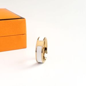 Modeontwerper Merk keramische ringen Nieuwe hoogwaardige designerontwerp Roestvrij staal 6 mm ring Klassieke sieraden Mannen en vrouwen Paarringen voor vrouwen Sieraden cadeau