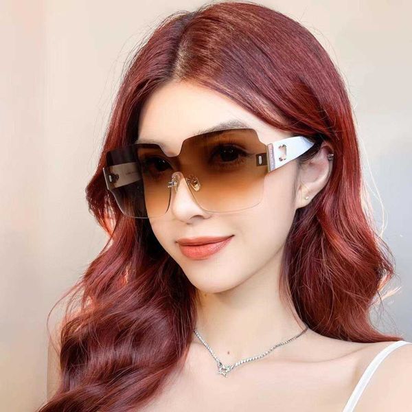 Marque de créateurs de mode lunettes de soleil cool luxe Super haute qualité net rouge même sans cadre double C plaque couleur bonbon Femme polyvalent 8162 avec boîte à logo