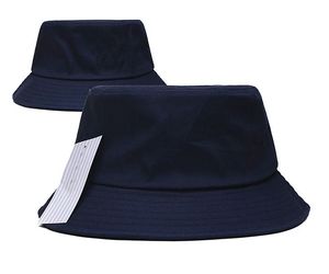 Mode Designer Marque Lettre Imprimer Large Brim Chapeaux De Luxe Hommes Femmes Triangle Signe Chapeau De Pêcheur Hiver En Plein Air Couleur Solide Flattop Pêche Seau Caps