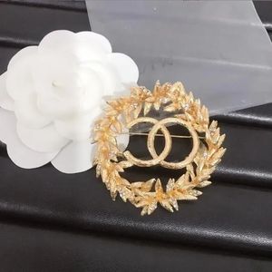 Broche de créateur de mode en cristal plaqué or, broches avec lettres, bijoux de mariage, accessoires, cadeaux