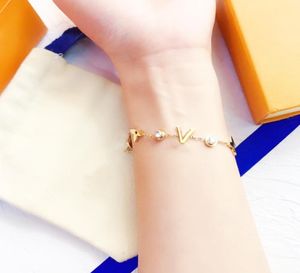 Bracelets de chaîne de créateurs de mode Femmes Bracelet Bracelet Bracelet Bracelet Crystal Crystal 18K Gold en acier inoxydable WEDDI8607327