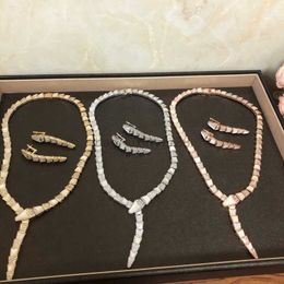Collection de créateurs de mode Style dîner fête ras du cou collier boucle d'oreille réglage diamant nacre couleur or serpent serpent ensemble de bijoux en forme de serpent