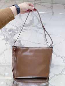 Créateur de mode Sac à bandoulière Sac à bandoulière unique pour femme Sac fourre-tout grande capacité rétro bicolore en option