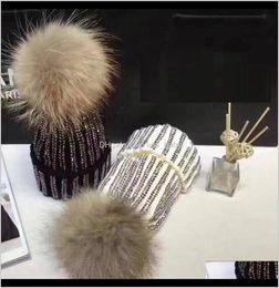 Modeontwerper Diamond Rhinestone gebreide Casual Fur Winter Spring Warme hoeden voor vrouwelijke studenten Girls 0xalf caps AE5GP4363979