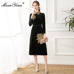 Mode designer jurk lente herfst vrouwen jurk lange mouwen gouden lijn borduurwerk boren zwart fluwelen jurken 210524