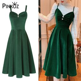 Robe de créateur de mode printemps été femmes robe velours vert foncé A-ligne Spaghetti sangle col en V robes mi-longues Vestidos za 210421