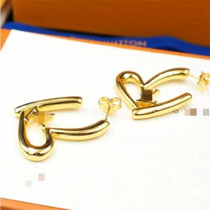 Créateur de mode boucles d'oreilles haute qualité mode femme boucles d'oreilles design timbre en acier inoxydable plaqué or boucles d'oreilles dames cadeau de fête en gros