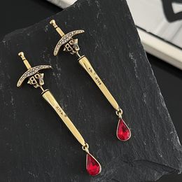 Modeontwerper beroemd merk coole stijlvolle letterb Gotth Sword Pin oorbellen met cadeauverpakking unisex Males 'One Side enkele oorbellen