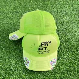 Créateur de mode Fluorescent Green Ball Caps Casual Letter Curved Brim Baseball Cap Letters Fashion Graffiti Hat 2040