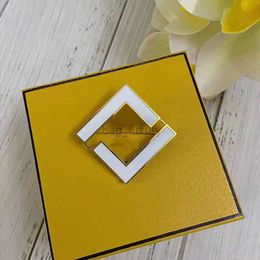 Modeontwerper voor dames en heren Eenvoudige klassieke letters Goud 2 stles broches Anniversar Bruiloft deel cadeau Hoge kwaliteit