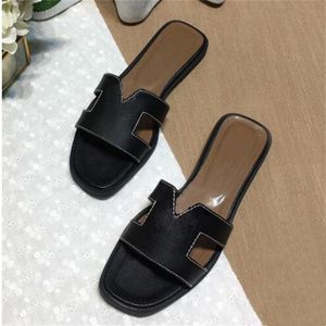 Diseñador de moda para mujer Sandalias zapatos negro blanco zapatilla Sandalias de lujo para mujer Cuero genuino Verano Moda mujer Beach Slide chanclas de goma