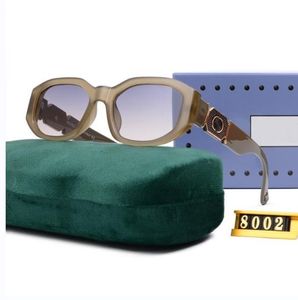 Créateur de mode GGCCC Marque de soleil des lunettes de soleil hommes et femmes s'habillent multiples en option avec des sacs de créateurs d'usure de mode attraction continue 8002