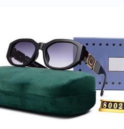 Modeontwerper GGCCC -zonnebril voor zowel mannen als vrouwen, eenvoudige dagelijkse vrijetijdsrisless metalen glazen oplossen Strikte oude banen 8002 Betere jongere fysieke smaak